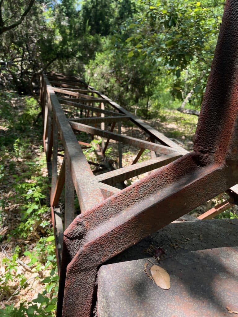 Exploratory tour through the holm oak forest of Casa Ferruccio - Fallen iron mast