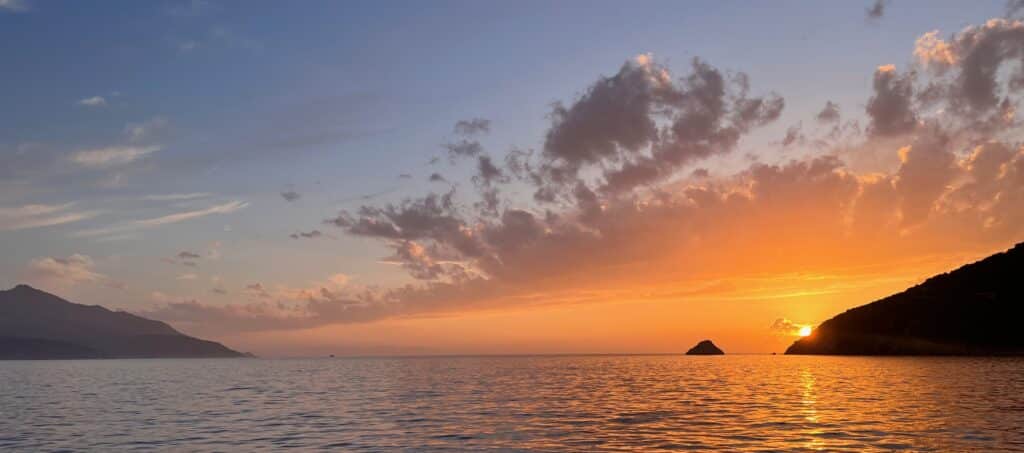 Evening atmosphere in the anchor bay - excursion from Casa Toskana